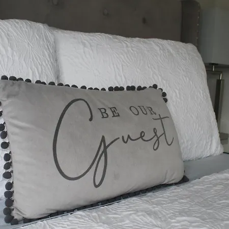 לינה וארוחת בוקר The Fairways,