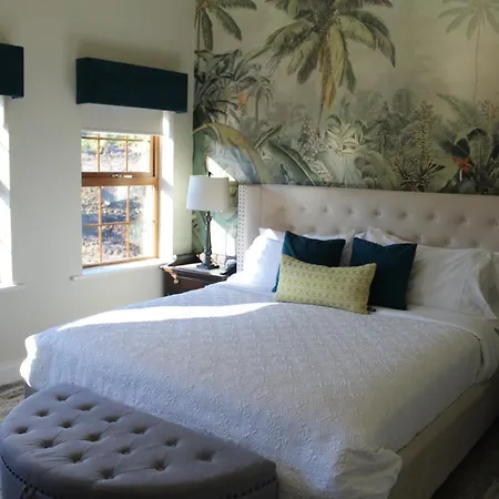 The Fairways, קאסלבלייני