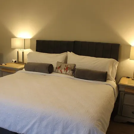 The Fairways, 3*